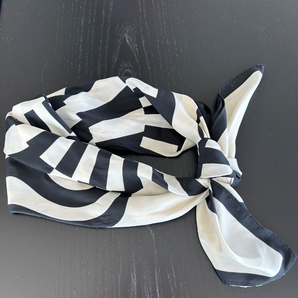 Black and Cream Scarf - Picture 2 of 2